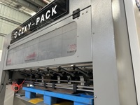 Découpeur automatique et machine se plissante pour la fabrication de boîtes en carton