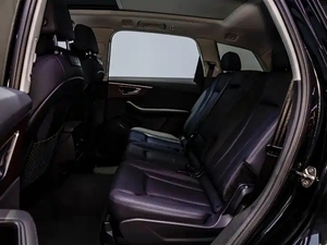 <span class=keywords><strong>Audi</strong></span> <span class=keywords><strong>Q7</strong></span> <span class=keywords><strong>2023</strong></span> 45 TFSI quattro Sport Variant SUV Gasolina Turbo Asientos de Cuero R18 Automático Cámara Interior Oscuro - Product Image 6