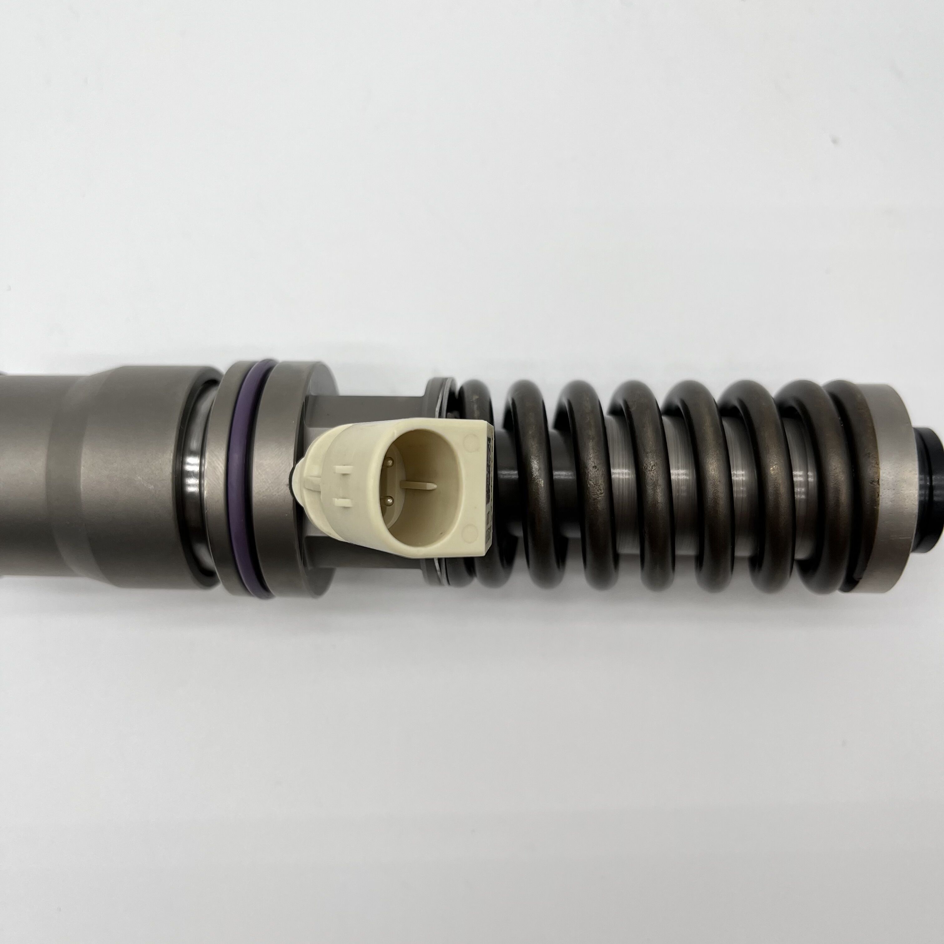 2 pins diesel fuel injector nozzle 3587147 BEBE4C06001 injector for volvo INDUSTRIAL common rail injector 3587147 BEBE4C06001