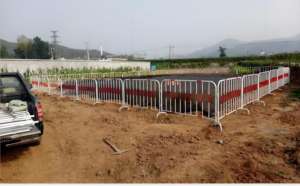 Duurzame Lichtgewicht Modulaire Opvouwbare Omheining Voor Veiligheidshekwerk Eenvoudige Montage Tijdelijke Crowd Control Barrière Voor Festivals Evenementen - Product Image 2