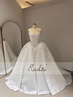 Robe de mariée princesse bouffante Ruolai QW02307 2026 à col en V sans manches avec appliques de dentelle perlée