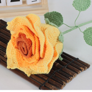 Fait à la main unique rouge Rose Crochet tricot romantique saint valentin nouvel an chinois cadeau pour votre femme fleur décorative et plante - Product Image 3