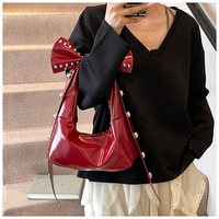 Sac à main vintage en cuir PU avec nœud et rivets, idéal pour les sorties, les fêtes, le shopping, les voyages et les tenues de ville pour femmes.