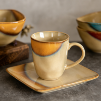 Service de vaisselle de table Horeca pour restaurant, artisanal, en grès organique irrégulier, avec glaçure à effet de couleurs, comprenant assiettes plates, bols à soupe et tasses