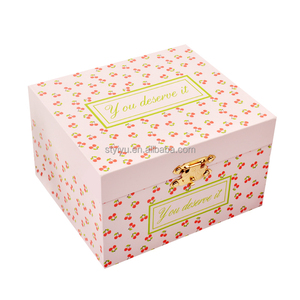 YIYU OEM ODM Caja de Joyería Musical Infantil de Papel Ecológico con Espejo Giratorio de Unicornio y Estampado de Cerezas, Regalo de Cumpleaños Cuadrado para Niñas - Product Image 3