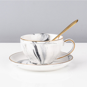 Mármol de alta calidad taza de té de porcelana de vuelos borde dorado tazas de café y platillos con cuchara de oro - Product Image 2