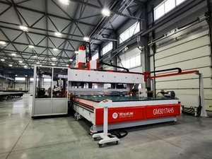 Centre d'usinage de panneaux sandwich composites, machine CNC 3 axes pour le traitement des panneaux isolants de carrosseries de camping-cars et de camions frigorifiques - Product Image 5