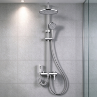 Ensemble de douche mural chromé quatre fonctions avec douchette pluie, douchette à main et pulvérisateur de bidet pour projets hôteliers et sanitaires commerciaux