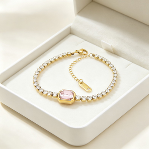 Pulsera de tenis de moda con circonita cúbica brillante con corte esmeralda en el centro, de acero inoxidable, sin níquel, chapada en oro de 18 quilates, para bodas, fiestas y aniversarios - Product Image 1