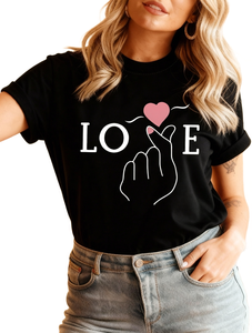 T-shirt con stampa Love Heart da donna, manica corta, girocollo, regalo di moda per San Valentino, stile dolce ed elegante - Product Image 1