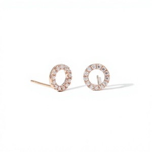 Boucles d'oreilles minimalistes en or massif 10K 14K 18K avec diamant de laboratoire rond, couleur DEF, clarté VS VVS, certifié IGI, cadeau d'anniversaire pour femme - Product Image 2
