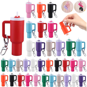 2025 Phong Cách Mới Sáng Tạo Nhựa Phụ Nữ Keychain Ba Lô Túi Xách Dễ Thương Trang Trí Vui Vẻ <span class=keywords><strong>Cup</strong></span> Hình Dạng Son Môi Móc Chìa Khóa - Product Image 1