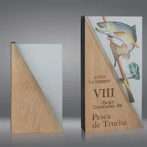 Trofeo Deportivo Ecológico-Sostenible de Cristal Mate con Peana de Madera – Personalizable - Product Image 1