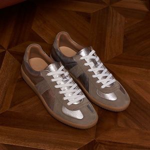 Chaussures d'entraînement allemandes reconstituées : Baskets plates en cuir véritable confortables et polyvalentes à lacets pour hommes, idéales pour les sports de plein air et les tenues décontractées - Product Image 4