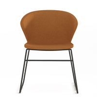 Fauteuil de loisirs à accoudoirs en mousse moulée par injection, design moderne, mobilier contractuel