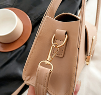 Sac à main de haute qualité pour femme, nouvelle collection, sac à bandoulière semi-rond, sac vintage à fermeture à cadenas, sac bandoulière polyvalent