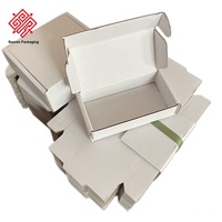 Boîte de papier ondulé d'avion carré blanc Baoren adaptée aux petits lots d'emballage rectangulaire 12 13 14 pouces expédition Express
