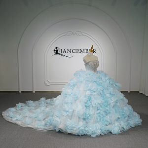 Vestido de Quinceañera Gt26078 Moderno y Elegante en Azul Cielo con Apliques de Organza y Flores, Cuerpo con Cuentas Brillantes, Estilo Princesa - Product Image 2