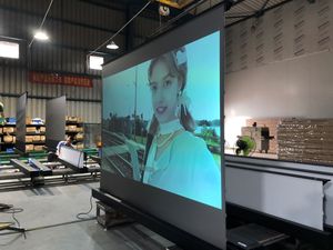 <span class=keywords><strong>72</strong></span>-inch cơ giới PVC Fresnel alr tầng tăng Màn hình máy chiếu 16:9 định dạng xách tay hợp kim nhôm khung cho tất cả các chiếu - Product Image 2