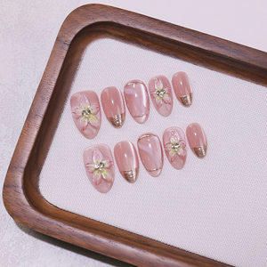 Uñas Postizas Cortas Almendradas Hechas a Mano con Flores 3D <span class=keywords><strong>y</strong></span> Borde Metálico Dorado, Uñas de Lujo Reutilizables para el Verano, Venta al Por Mayor - Product Image 3