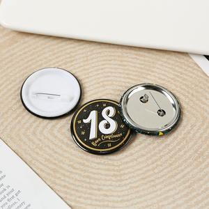 ป้ายปุ่มขนาด58มม. พร้อมแม่เหล็กด้านหลังและที่เปิดขวดแบบ2 in 1ออกแบบสำหรับกิจกรรมส่งเสริมการขายและการเปิดเครื่องดื่ม - Product Image 4