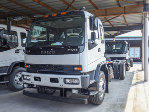 Truk <span class=keywords><strong>Chassis</strong></span> <span class=keywords><strong>ISUZU</strong></span> FVR 4x2 Ekonomis dan Efisien dengan Tempat Tidur untuk Dijual Grosir - Product Image 3