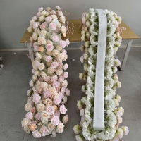 Guirlande de roses blanches très demandée pour centres de table, arche artificielle pour décoration de mariage, rangée florale pour allée