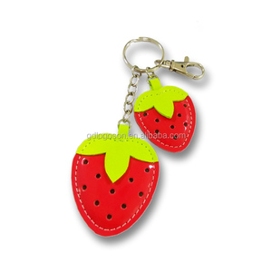 Tùy Chỉnh Đầy Màu Sắc Trái Cây Rau Da Strawberry Keychain Bán Buôn Strawberry Leather Keyring - Product Image 1