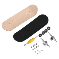 1 pièce Figurines Miniatures Articles Fingerboard Finger Noël Kawaii Décoration de chambre Accessoires de bureau Skateboards Cadeaux pour enfants