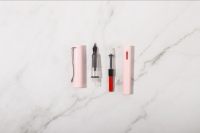 Coffret Cadeau de Luxe Morandi Rose pour Filles et Femmes : Kit Anniversaire ou Mariage avec Flasque, Carnet A5, Stylo Plume et Recharge d'Encre