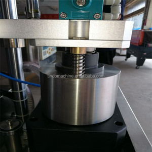 Máquina taponadora de botellas semiautomática neumática al vacío con tapa de escritorio pequeña rotativa para tarros de cartón de vidrio proporcionada fácil de operar - Product Image 4