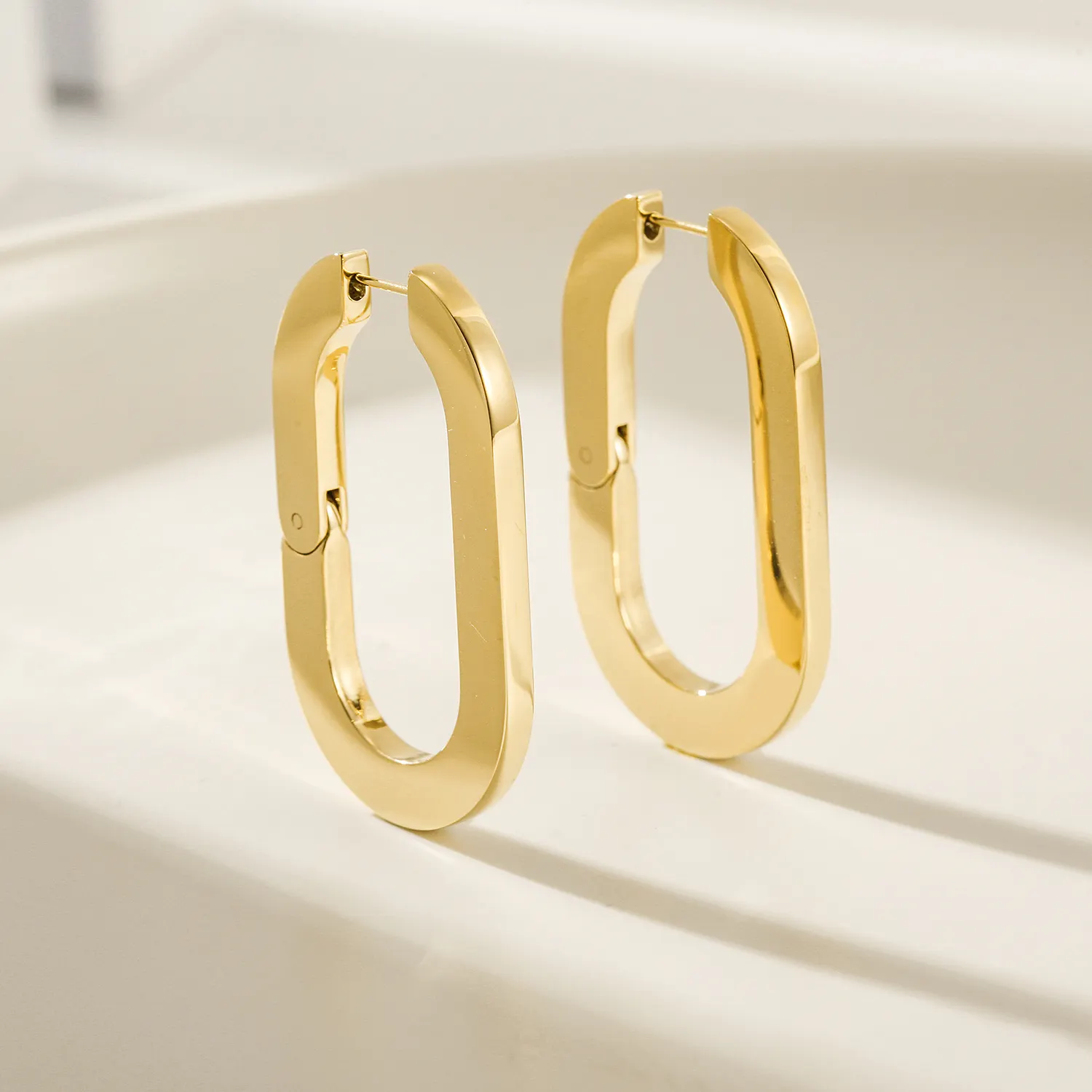 फैशन गहने 18k सोने की प्लेटेड ज्यामितीय अंडाकार सर्कल हूप इयररिंग्स यू आकार चक्र कान के आकार चक्र क्लिप