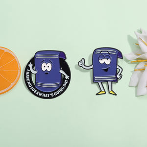 Broches <span class=keywords><strong>de</strong></span> esmalte <span class=keywords><strong>de</strong></span> toalla mágica <span class=keywords><strong>de</strong></span> anime <span class=keywords><strong>de</strong></span> <span class=keywords><strong>comedia</strong></span> al por mayor, insignia <span class=keywords><strong>de</strong></span> solapa con <span class=keywords><strong>la</strong></span> frase 'I Have No Idea Whats Going on', regalo <span class=keywords><strong>de</strong></span> joyería - Product Image 2