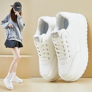 Nouvelles chaussures compensées décontractées à la mode, dessus en PU, semelle extérieure légère, plateforme confortable, baskets pour femmes - Product Image 1