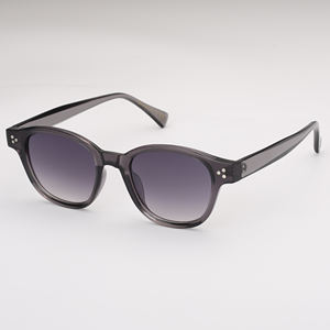 Gafas de sol redondas para mujer OEM con protección UV400 Nueva llegada Pantone Colores Marco gris - Product Image 1