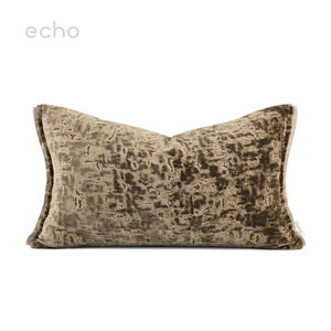 Cuscino Lombare in Velluto Tagliato Stile Vintage Echo, Federa Rettangolare Beige con Motivo Irregolare Stile <span class=keywords><strong>Old</strong></span> Money per Sala Espositiva - Product Image 1