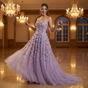 Robe de mariée de luxe en satin perlé, coupe princesse, col rond, sans manches, longueur ras du sol, traîne chapelle, style moderne vintage, écologique, avec soutien-gorge intégré - Product Image 4