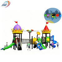 Ensemble de balançoires pour enfants d'extérieur avec toboggans en plastique, design de terrain de jeux pour parc d'attractions, pour jeux en plein air