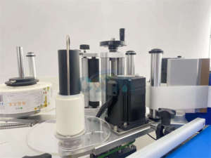 Machine d'étiquetage de bouteilles en verre de bureau, commande servo, positionnement haute précision, norme GMP, applicateur d'étiquettes, moteur automatique - Product Image 3
