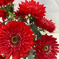 Buket Krisan Laba-laba Buatan Bunga Gerbera Palsu Sutra dengan Daun Hijau untuk Dekorasi Rangkaian Bunga Vas Rumah