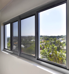 Finestre Scorrevoli in Lega di Alluminio Multi-pannello Design Orizzontale Moderno con Zanzariera in Acciaio Inox e Tenda Regolabile per Ventilazione - Product Image 1