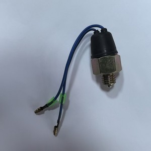 สวิตช์ไฟถอยหลังมาสด้า S5A1-17-640 12V สำหรับการซ่อมแซมรถยนต์ วัสดุพลาสติก - Product Image 5