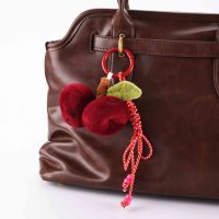 Porte-clés en peluche de fruits de dessin animé, design banane, cerise, pomme, jouet doux et mignon, accessoires de sac, vente en gros, breloques personnalisées pour sacs de femmes