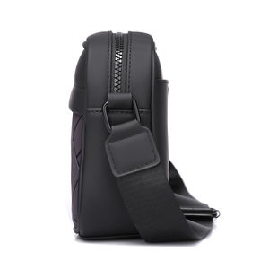 Sac de poitrine en PU à la mode pour homme, sac à bandoulière multifonctionnel, durable, imperméable, portable, avec fermeture éclair USB, disponible en plusieurs couleurs - Product Image 3