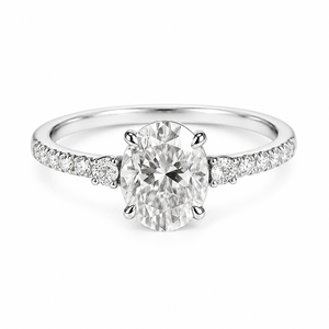 Anello ovale da donna dal design classico, accessorio da indossare ogni giorno - Product Image 1