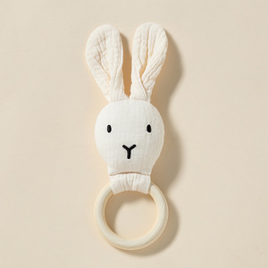 Poupée serviette douce et écologique pour bébé, marionnette à main en gaze de coton avec pendentif cloche en bois <span class=keywords><strong>comestible</strong></span> pour nouveau-né - Product Image 2