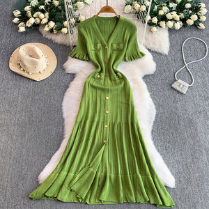 El Nuevo Vestido de Noche Tejido Irradia un Encanto Femenino Elegante y de Alta Gama. Presenta un Vestido Largo con Volantes - Product Image 1