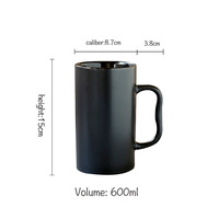 Mug à café en céramique noir mat de 600 ml avec logo personnalisé OEM, vente en gros, grande tasse de 20 oz avec poignée ondulée, cadeau de bureau