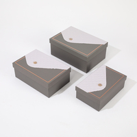 Ensemble d'emballage cadeau personnalisé en carton mat avec motif rose magnétique, doublure en éponge et gaufrage, pliable pour Noël