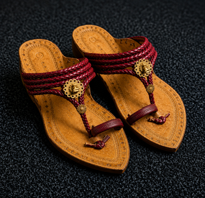 Sandalias planas de cuero hechas a mano con correa trenzada, pantuflas sin cordones con suela grabada, para uso casual de mujer. - Product Image 5